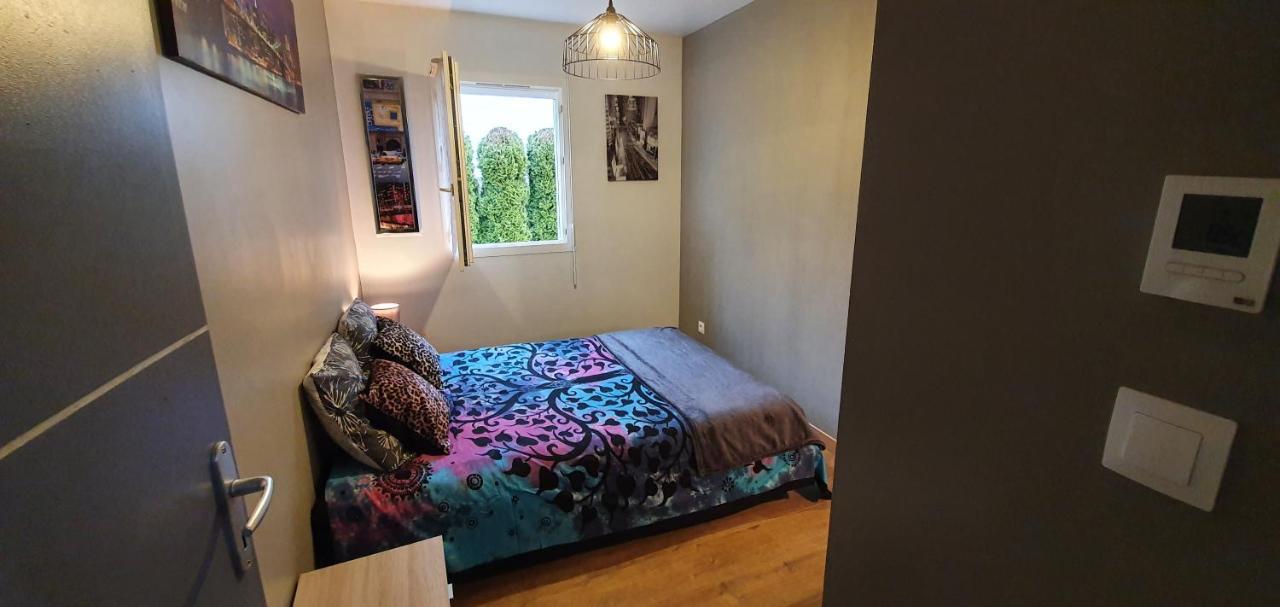 1 Chambre Privative Avec Bureau Et Cuisine Dans Maison 105 M2 Montfaucon Montfaucon  Exterior photo